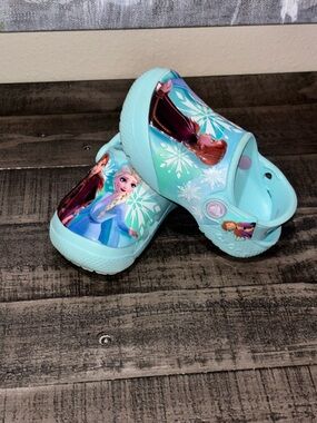 Crocs Fun Lab Disney Frozen II clog in Ice Blue.
